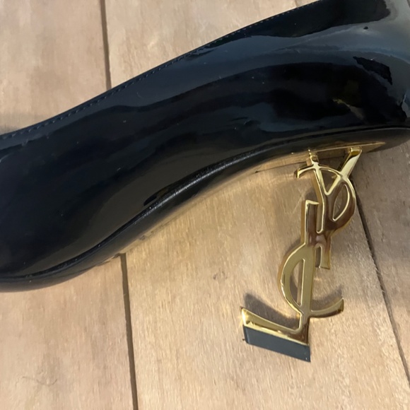 Black Saint Laurent pumps with gold heel - Picture 10 of 16